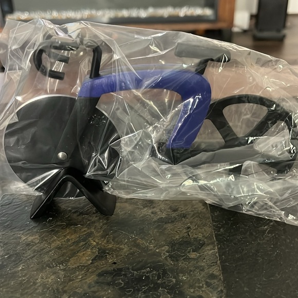 NIB Bicycle pizza cutter and stand. - Picture 4 of 4